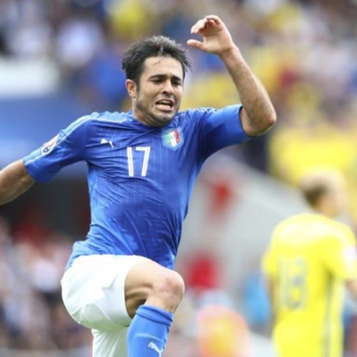 Italy secure last 16 spot