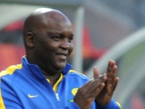 Read more about the article Mosimane plays down Sundowns hopes