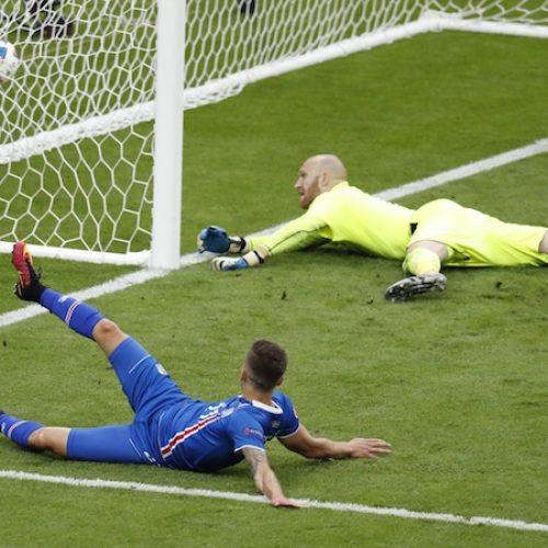 Icelandic commentator reacts to late winner
