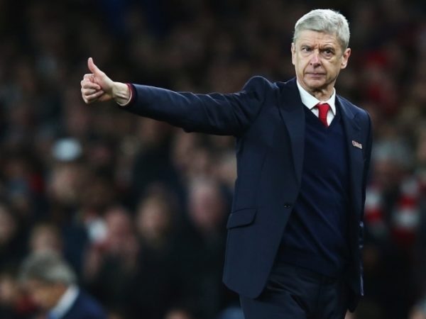You are currently viewing Wenger remains hopeful of top-four finish