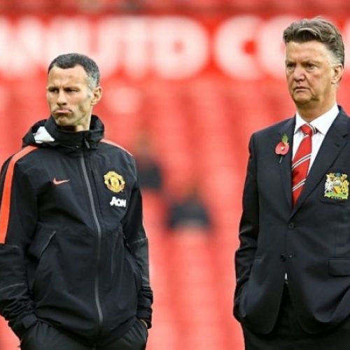 Red Devils pay tribute to Giggs