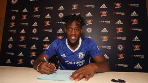 Read more about the article Batshuayi completes £33m Chelsea move