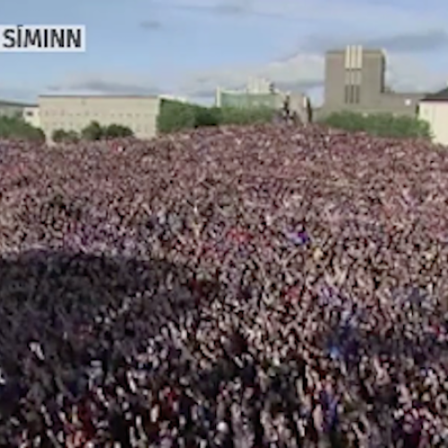 20 000 fans perform Iceland’s final ‘viking clap’