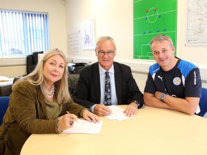 Read more about the article Ranieri pledges his loyalty to Leicester