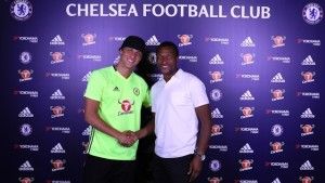 Read more about the article Luiz returns to Chelsea for £30m