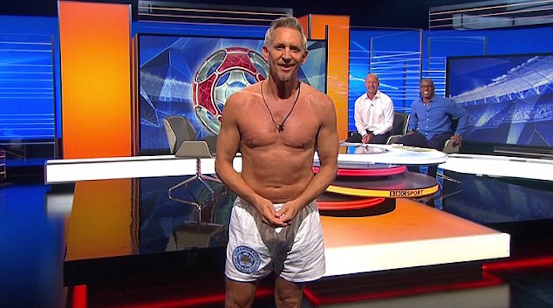You are currently viewing Lineker presents MOTD in his underwear