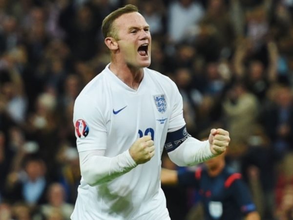 You are currently viewing Rooney retains England captaincy