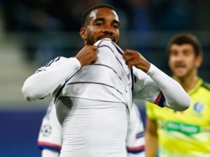 Read more about the article Arsenal improve Lacazette bid