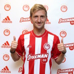Marin switches Chelsea for Olympiakos