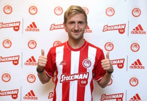 Read more about the article Marin switches Chelsea for Olympiakos