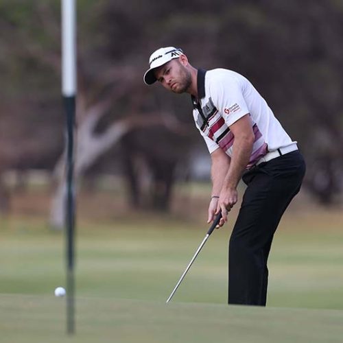 Break from work helps Easton lead in Kathu