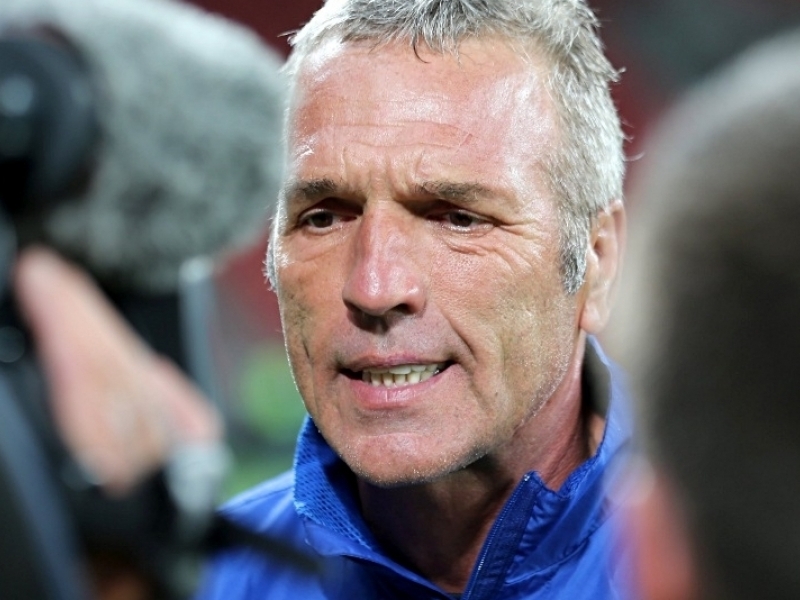 You are currently viewing Middendorp unhappy with selfish play