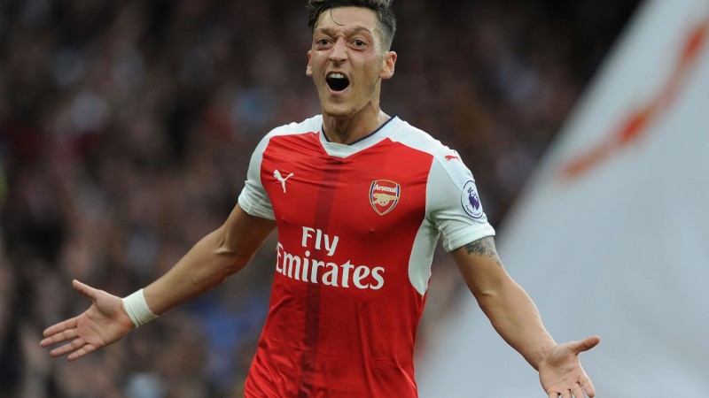 You are currently viewing Ozil will sign new Arsenal deal if …