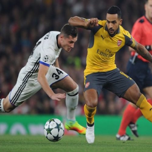Walcott warns Arsenal’s rivals