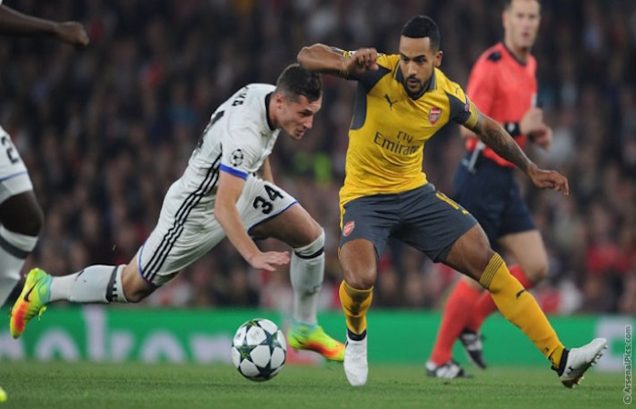 You are currently viewing Walcott warns Arsenal’s rivals