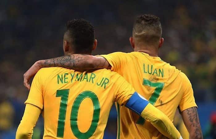 You are currently viewing Neymar nets 300th career goal