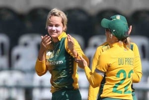 Read more about the article Van Niekerk to skipper Proteas women against Kiwis