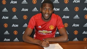 Read more about the article Fosu-Mensah signs new United deal