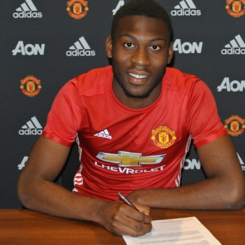 Fosu-Mensah signs new United deal