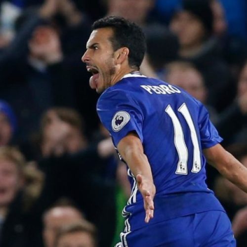 Chelsea edge Spurs out to go top