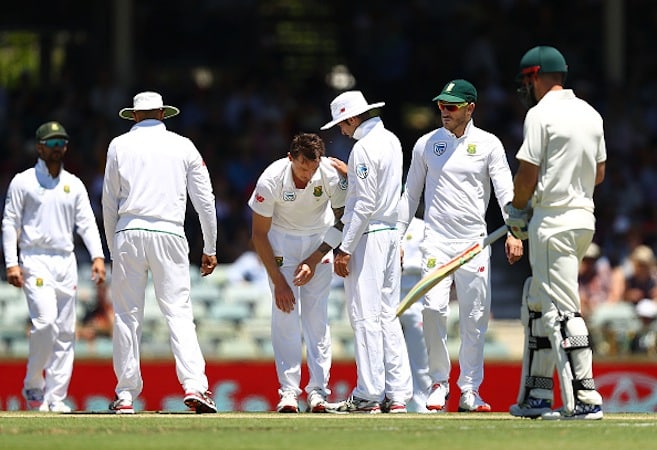 You are currently viewing Proteas hit back but Steyn is laid low with injury