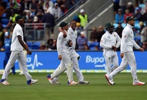 Read more about the article Philander’s five put Proteas in charge in second Test