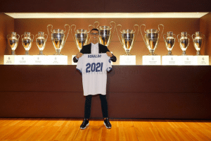 Read more about the article CR7 pledges his loyalty to Real Madrid
