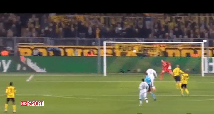 You are currently viewing Dortmund hit eight in 12-goal thriller