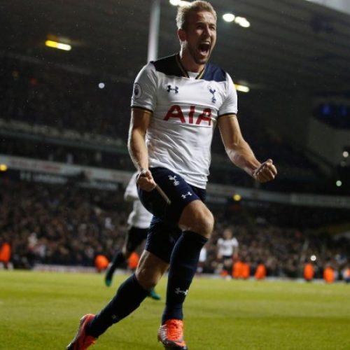 Kane fires Spurs past Everton