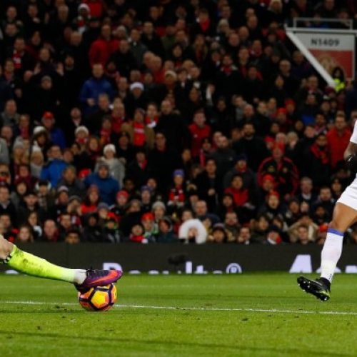 Man Utd beat Sunderland, Chelsea ease past Bournemouth