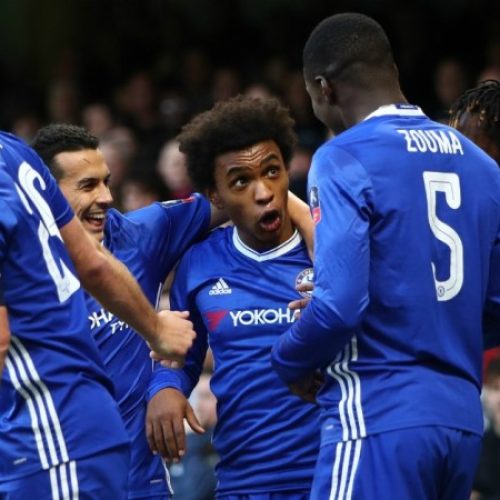 Chelsea cruise past Brentford, City edge Palace