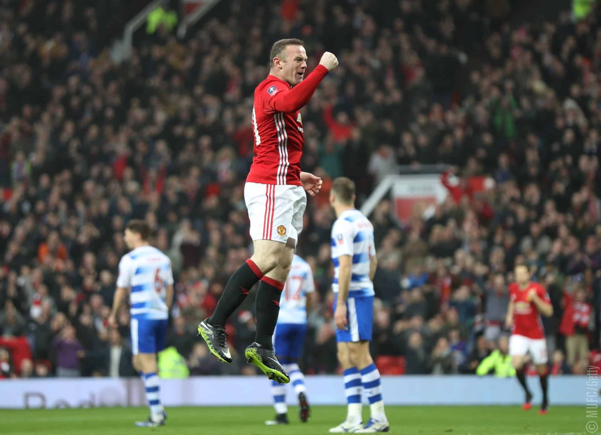 You are currently viewing Rooney equals Charlton as United win big