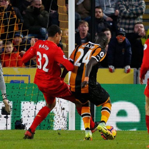 Hull sink Liverpool, Everton put six past Bournemouth