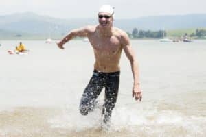 Read more about the article Meyer masters Midmar Mile, beating Olympic champ