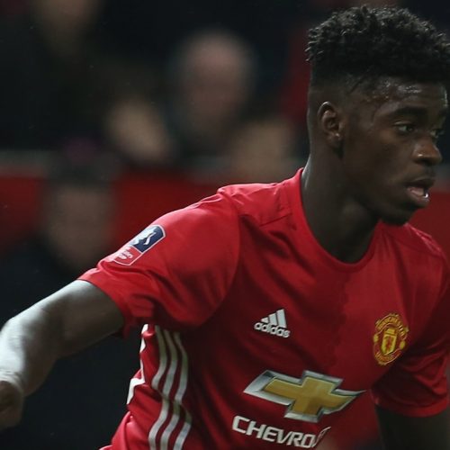 Tuanzebe signs new United deal