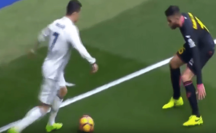 You are currently viewing Watch: Cristiano Ronaldo nutmegs David Lopez