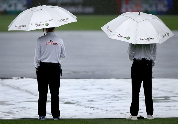 You are currently viewing Proteas struggle on rain-affected day