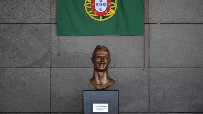 You are currently viewing Twitter reacts to Ronaldo’s bronze bust
