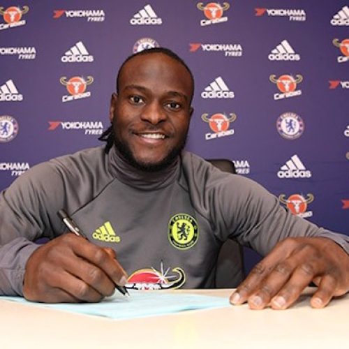 Moses extends stay at Chelsea