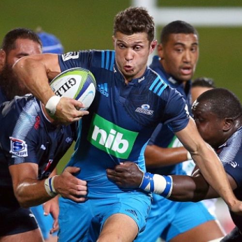Blues batter battling Bulls