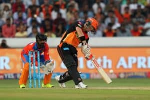 Read more about the article Warner thumps Lions, Mumbai win thriller
