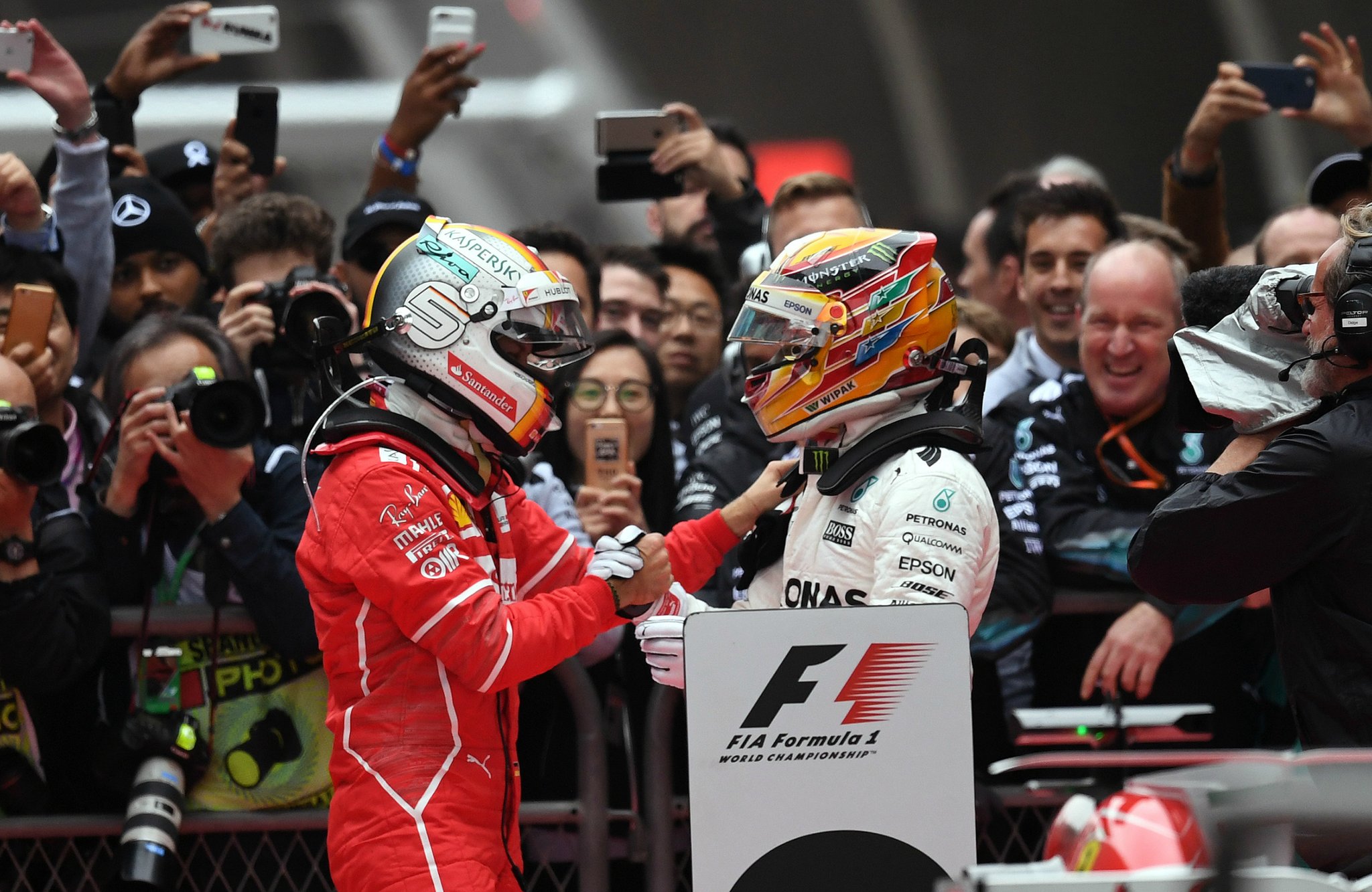 You are currently viewing Hamilton relishing Vettel battle
