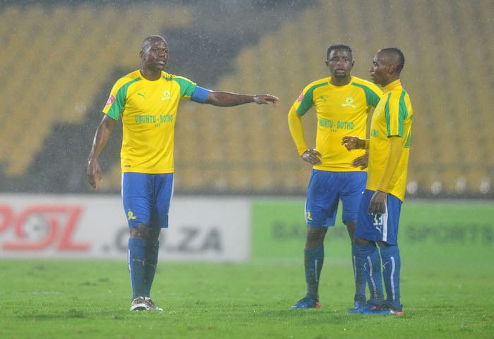 You are currently viewing Mosimane heaps praise on Sundowns midfield duo