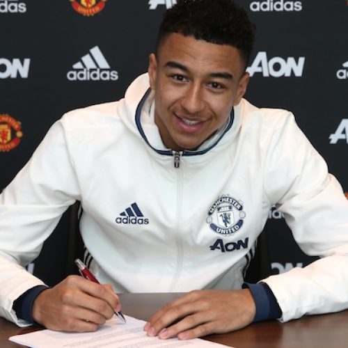 Lingard signs new United deal
