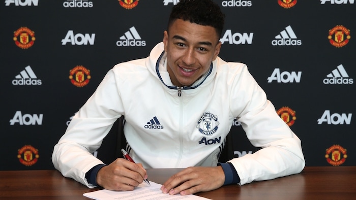You are currently viewing Lingard signs new United deal