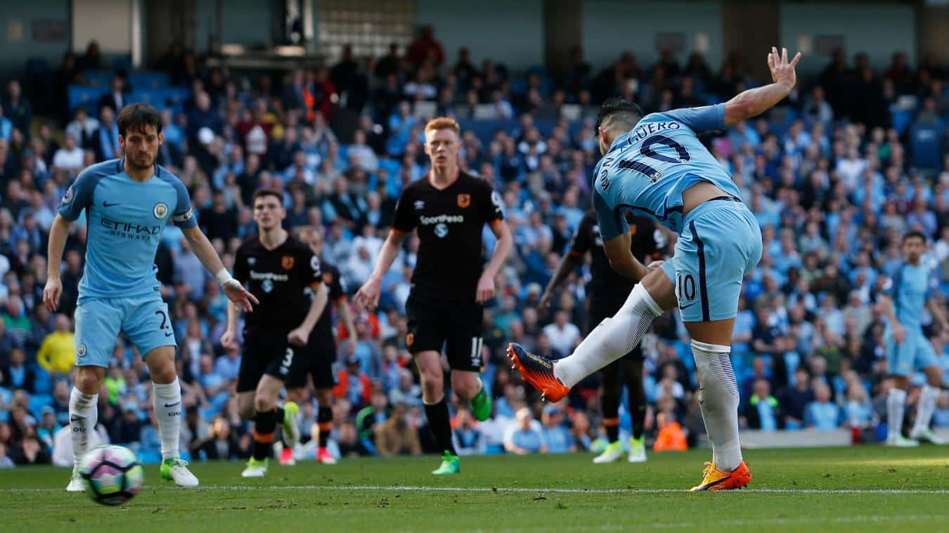 You are currently viewing Aguero, Sterling shine as City ease past Hull