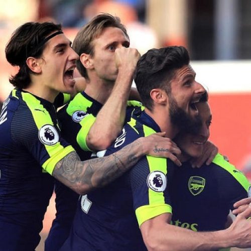 Arsenal maintain top four hopes