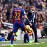 Ernesto Valverde gives instructions to his players