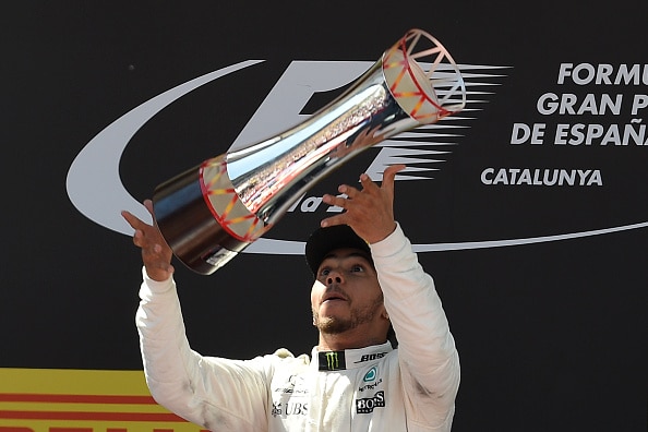 You are currently viewing Hamilton wins thrilling Spanish GP