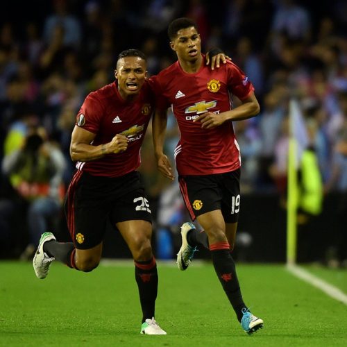 Rashford stunner hands United advantage